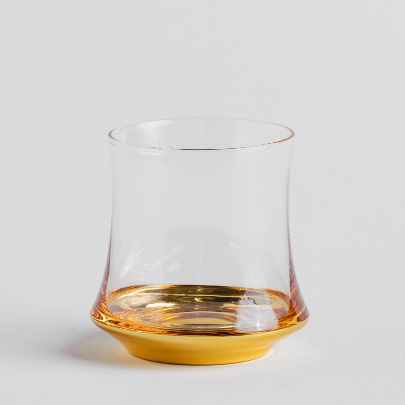 HELENA VERRE A EAU